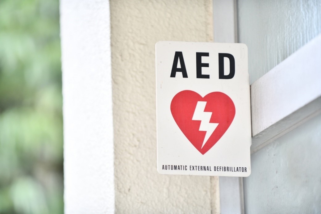 AED(自動体外式除細動器)とは