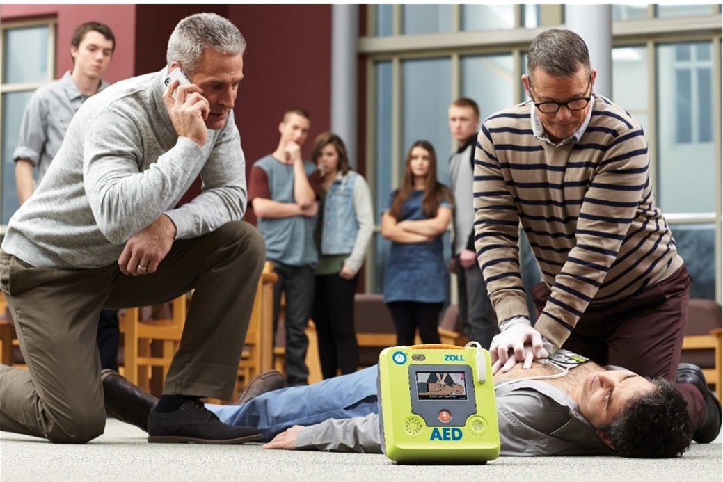 AEDを用いたBLS（一次救命処置）の様子