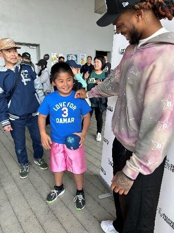 ファンと交流するハムリン選手