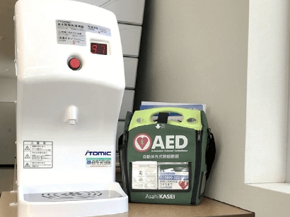 ファミリーマート羽咋千里浜インター店に設置されているZOLL AED Plus